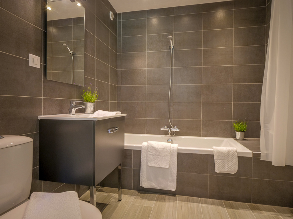6460 - Bonnes – Image 32