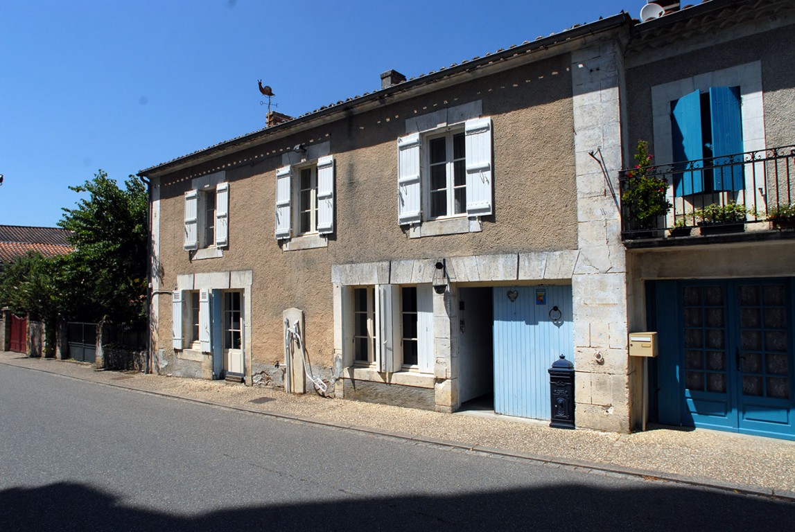 6464 - Bertric Buree – Image 2